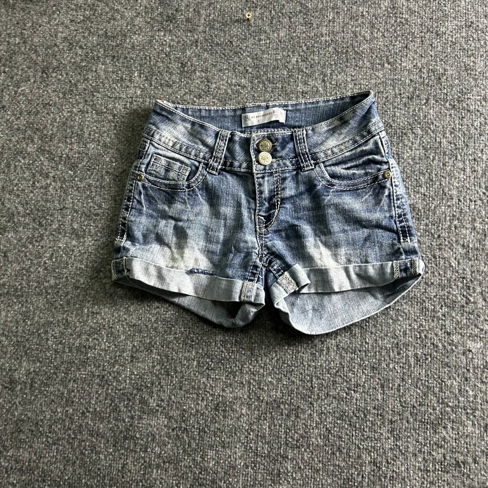 No Boundaries Shorts Womens Size 26 Blue Denim Cuffed Low Rise Stretch Casual